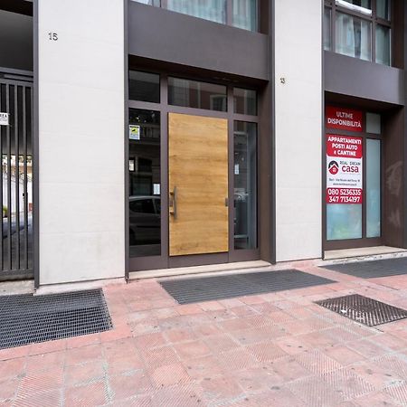 Twelve12 - Universita & Stazione Aparment Bari Bagian luar foto