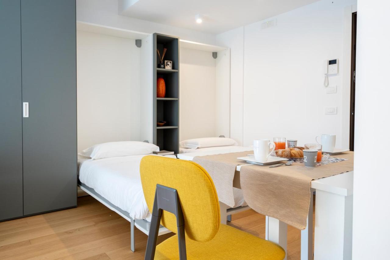 Twelve12 - Universita & Stazione Aparment Bari Bagian luar foto
