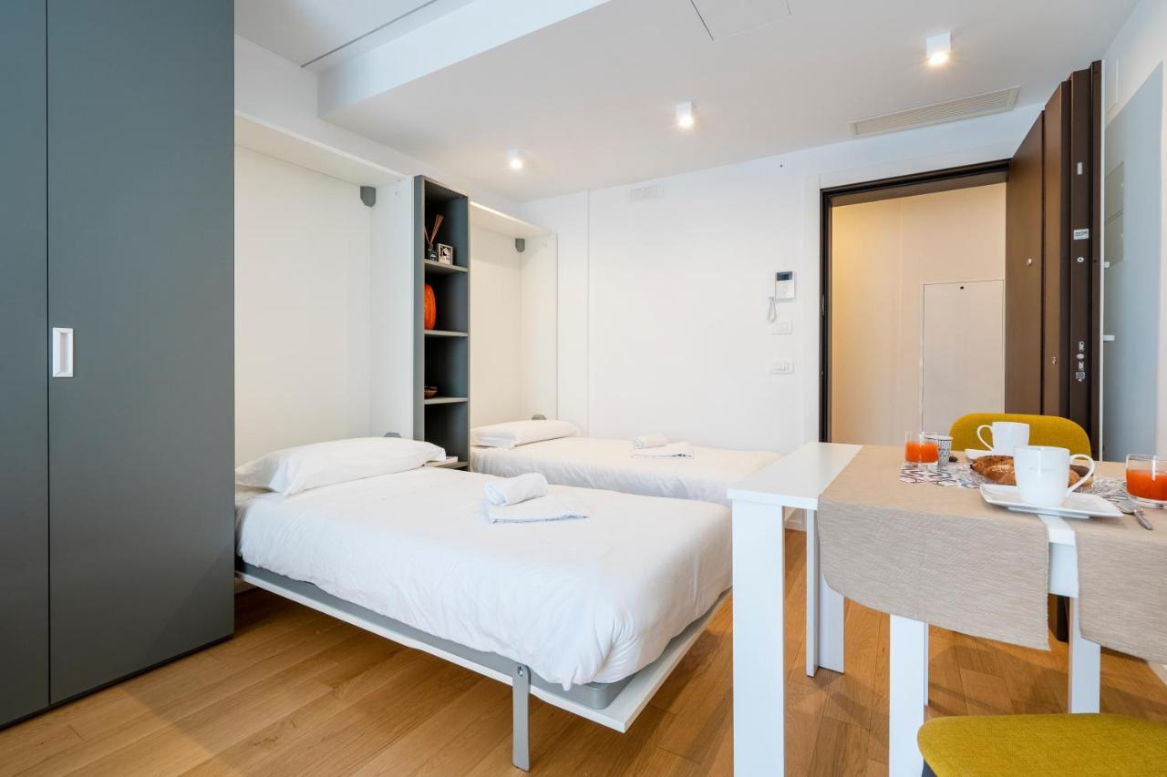 Twelve12 - Universita & Stazione Aparment Bari Bagian luar foto