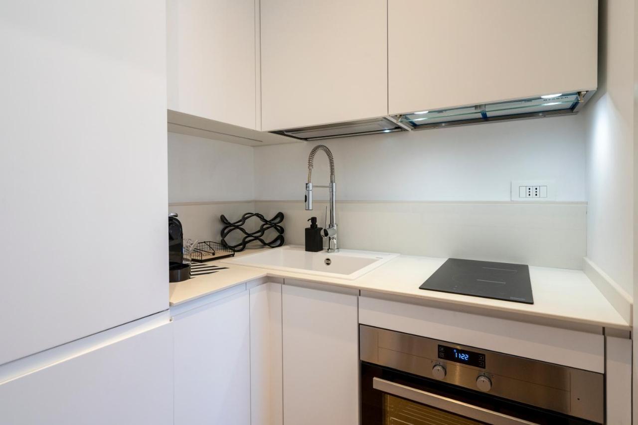 Twelve12 - Universita & Stazione Aparment Bari Bagian luar foto