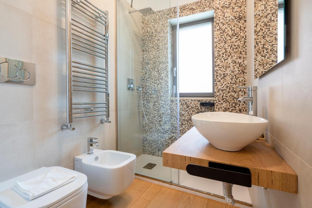 Twelve12 - Universita & Stazione Aparment Bari Bagian luar foto